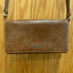 Roots Wallet with removable shoulder strap